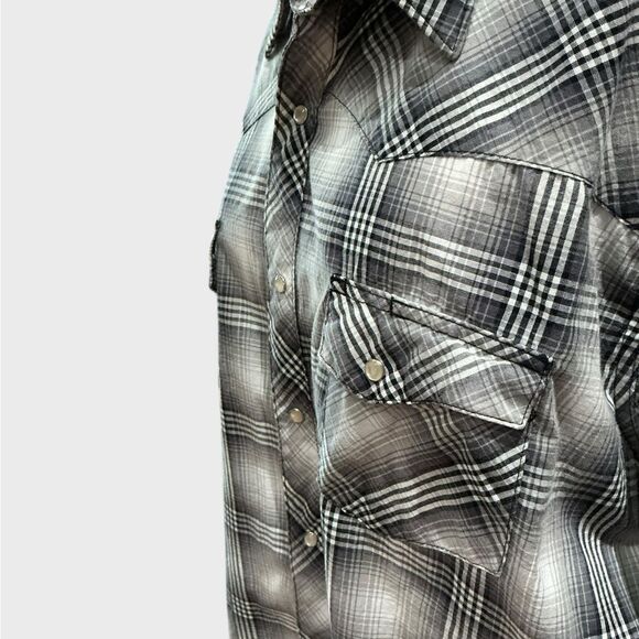 Wrangler Short Sleeve Button Down Shirt - Picture 6 of 6